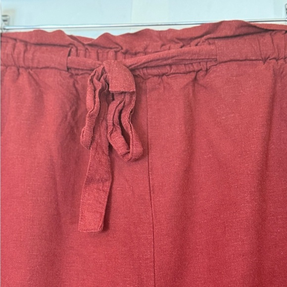 TORRID 5 Inch Pull-On Studio Luxe Ponte Mid-Rise Paperbag Waist Short - Picture 8 of 14